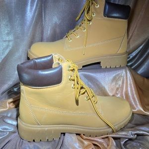 TELLURIDE work boots.‎ Tan with chocolate brown padded collar size 8 B13